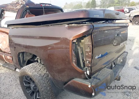 2017 Toyota Tundra 1794 5.7L V8 z USA, uszkodzony, nr VIN 5TFAW5F19HX660797